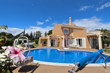 villa with 6 bedrooms and 5 bathrooms located in the famous old village