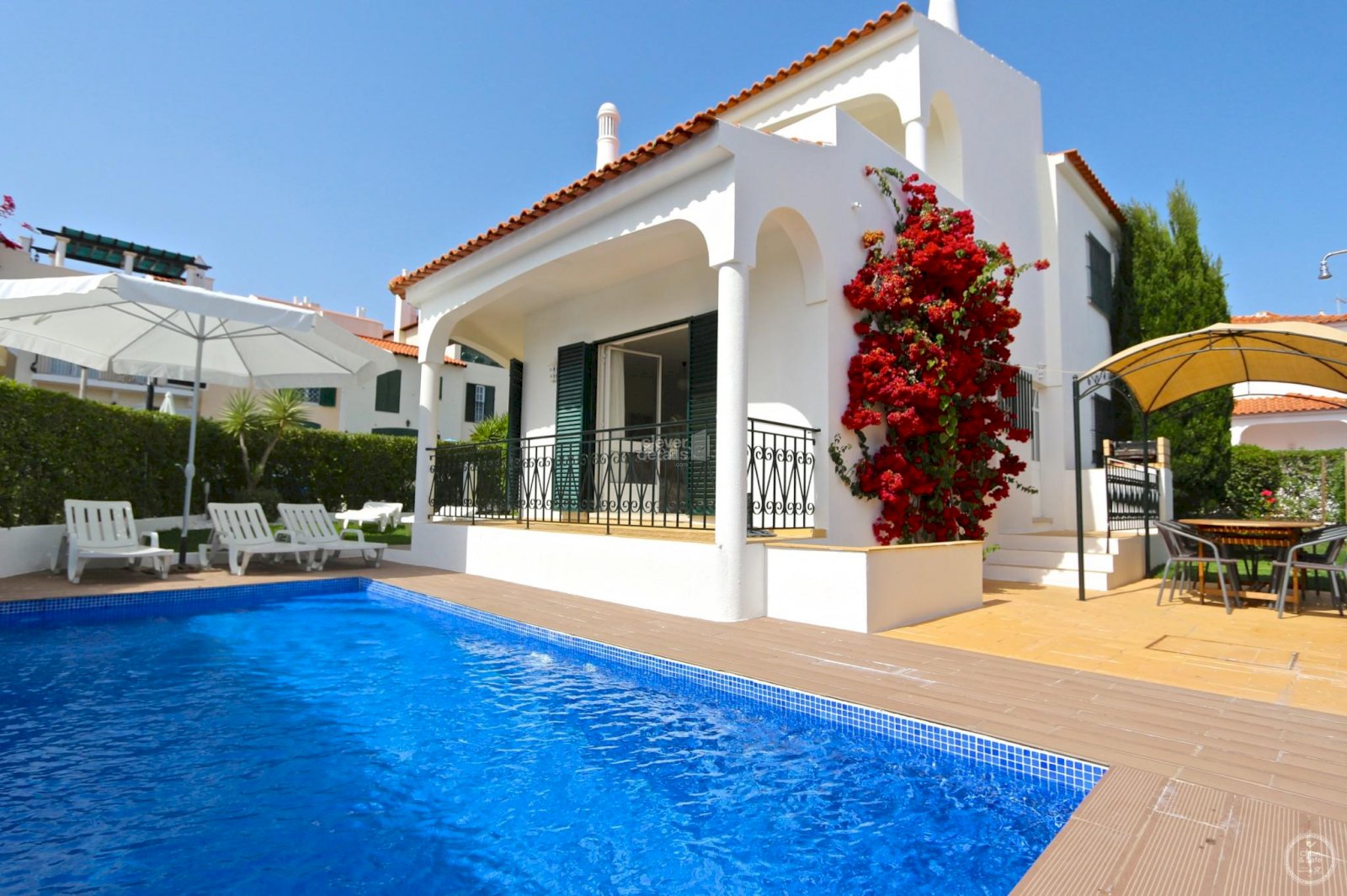 holiday home with pool vilamoura
