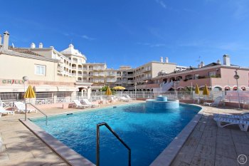 holiday accommodation in vilamoura walking distance to the marina and the beach